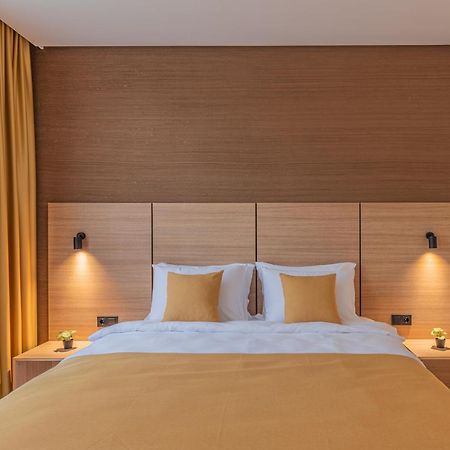 Hotel Osetia Garden Momchilgrad Eksteriør billede