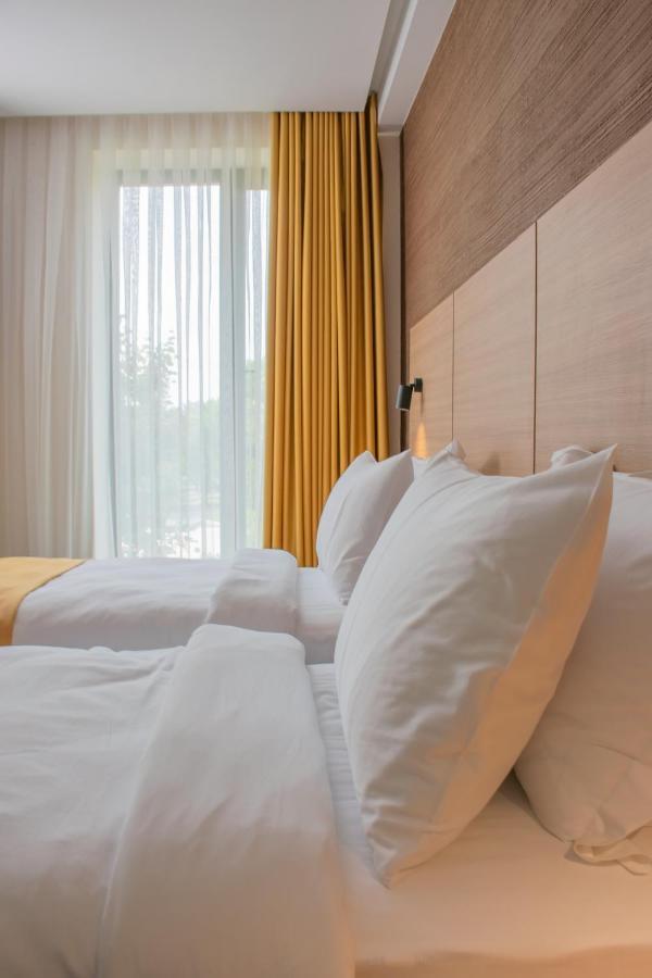 Hotel Osetia Garden Momchilgrad Eksteriør billede