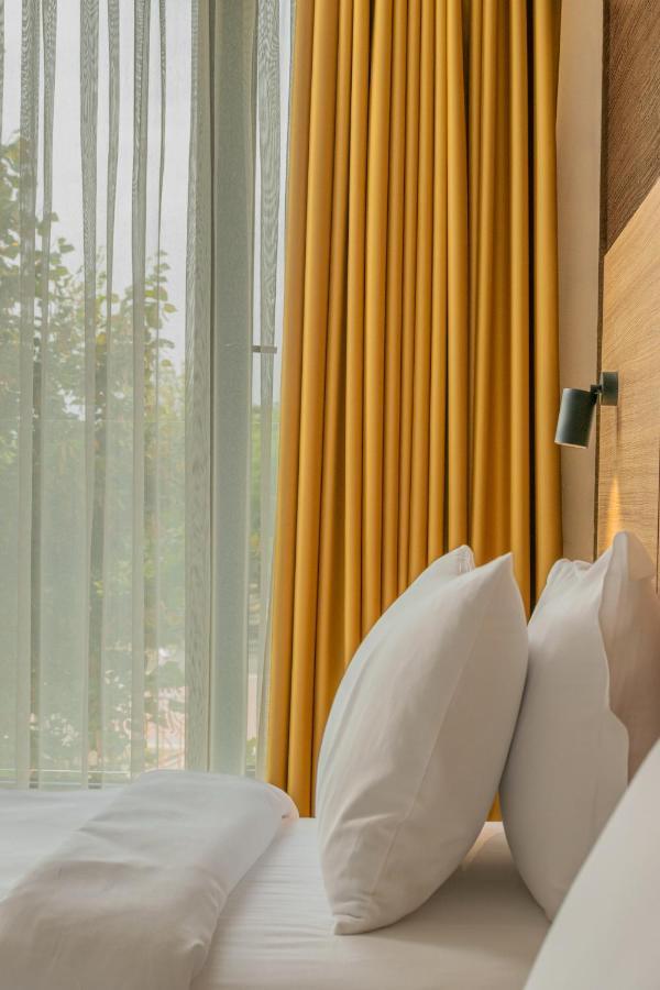 Hotel Osetia Garden Momchilgrad Eksteriør billede