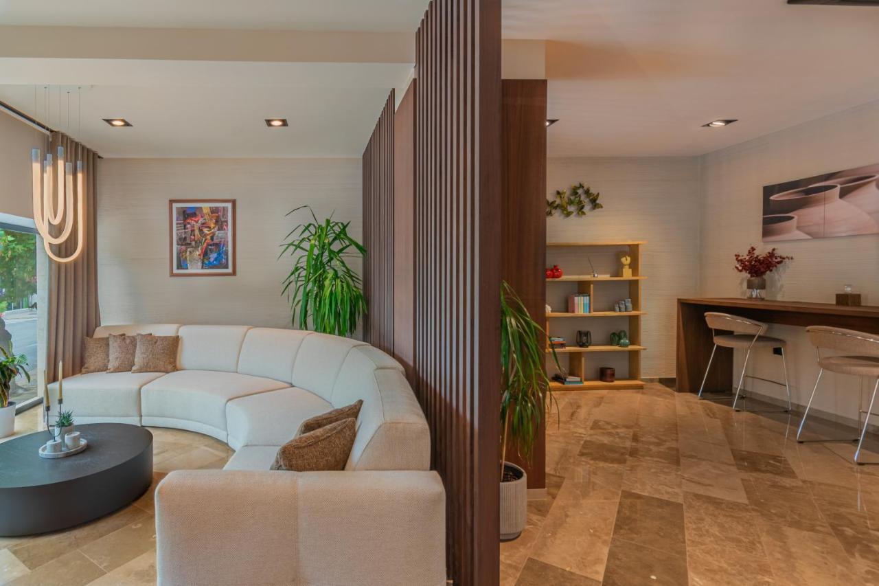 Hotel Osetia Garden Momchilgrad Eksteriør billede