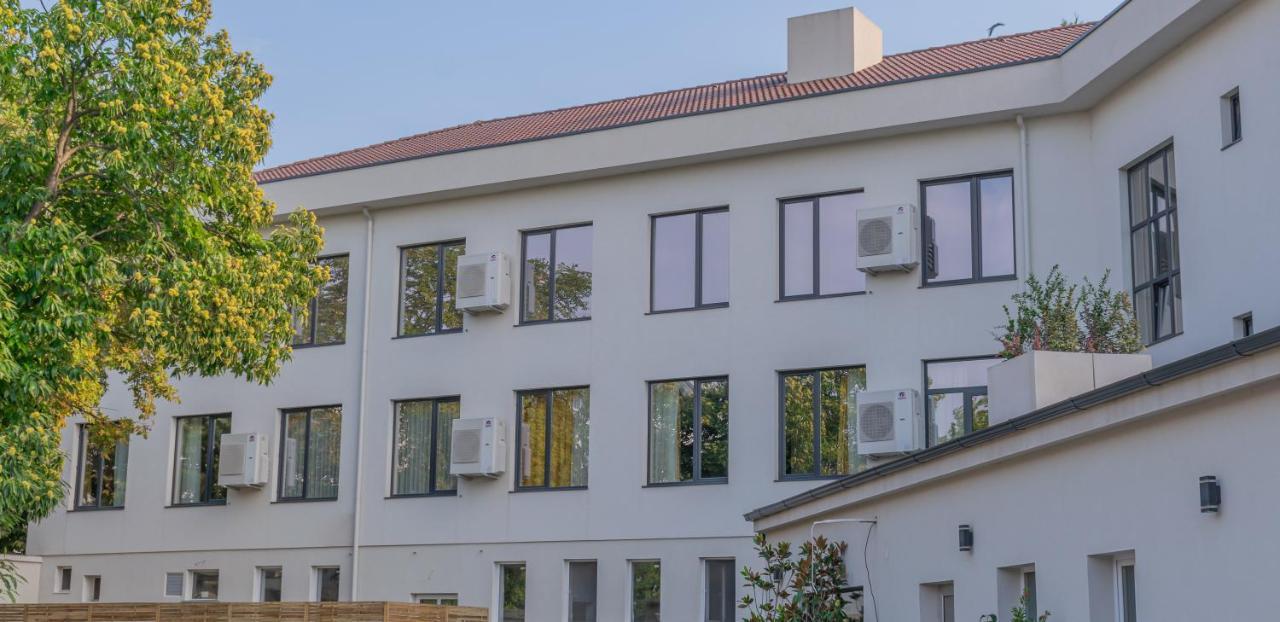 Hotel Osetia Garden Momchilgrad Eksteriør billede