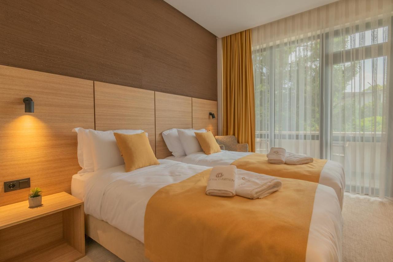 Hotel Osetia Garden Momchilgrad Eksteriør billede