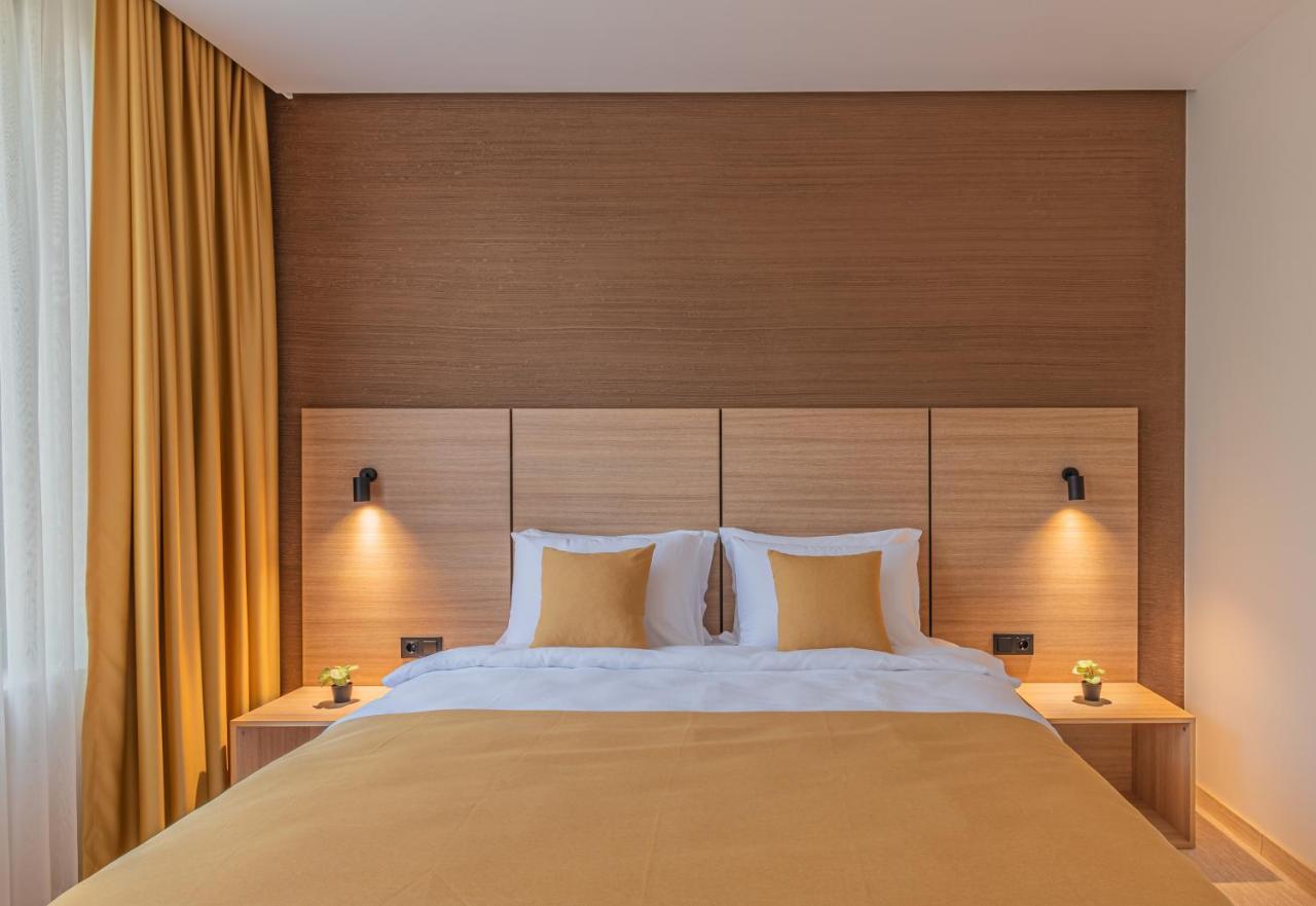 Hotel Osetia Garden Momchilgrad Eksteriør billede