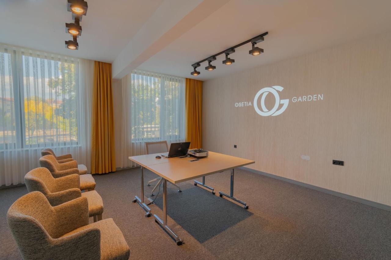 Hotel Osetia Garden Momchilgrad Eksteriør billede