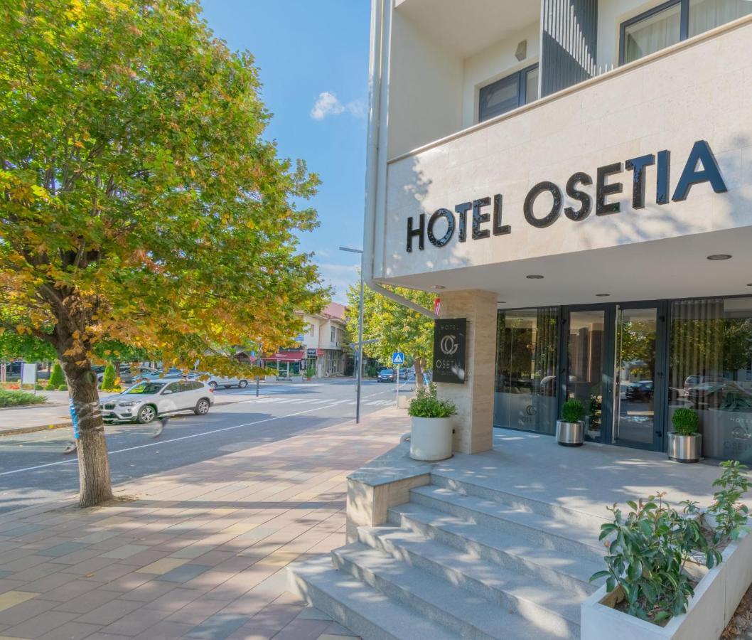 Hotel Osetia Garden Momchilgrad Eksteriør billede