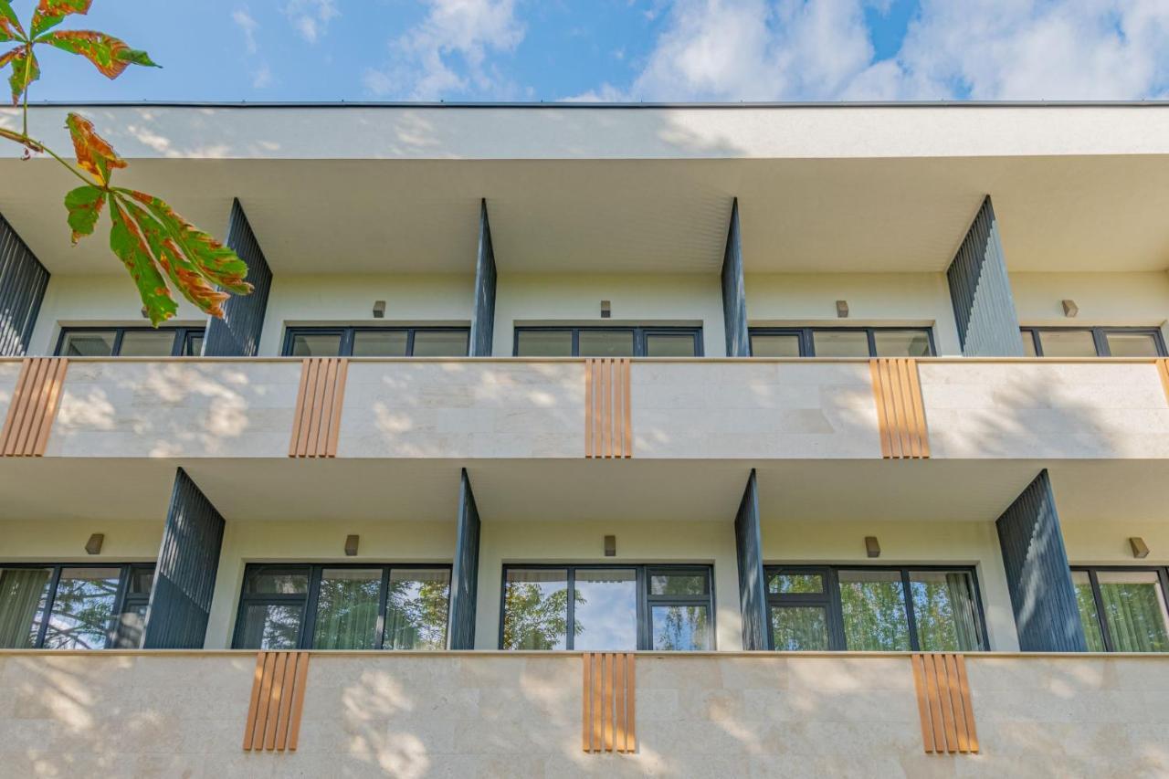 Hotel Osetia Garden Momchilgrad Eksteriør billede